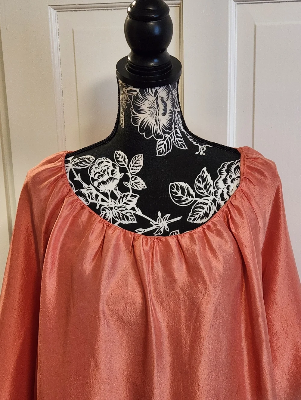 🆕️ 🍁Talbots🍁 - Peach Orange Silk Peasant Top - Picture 4 of 10